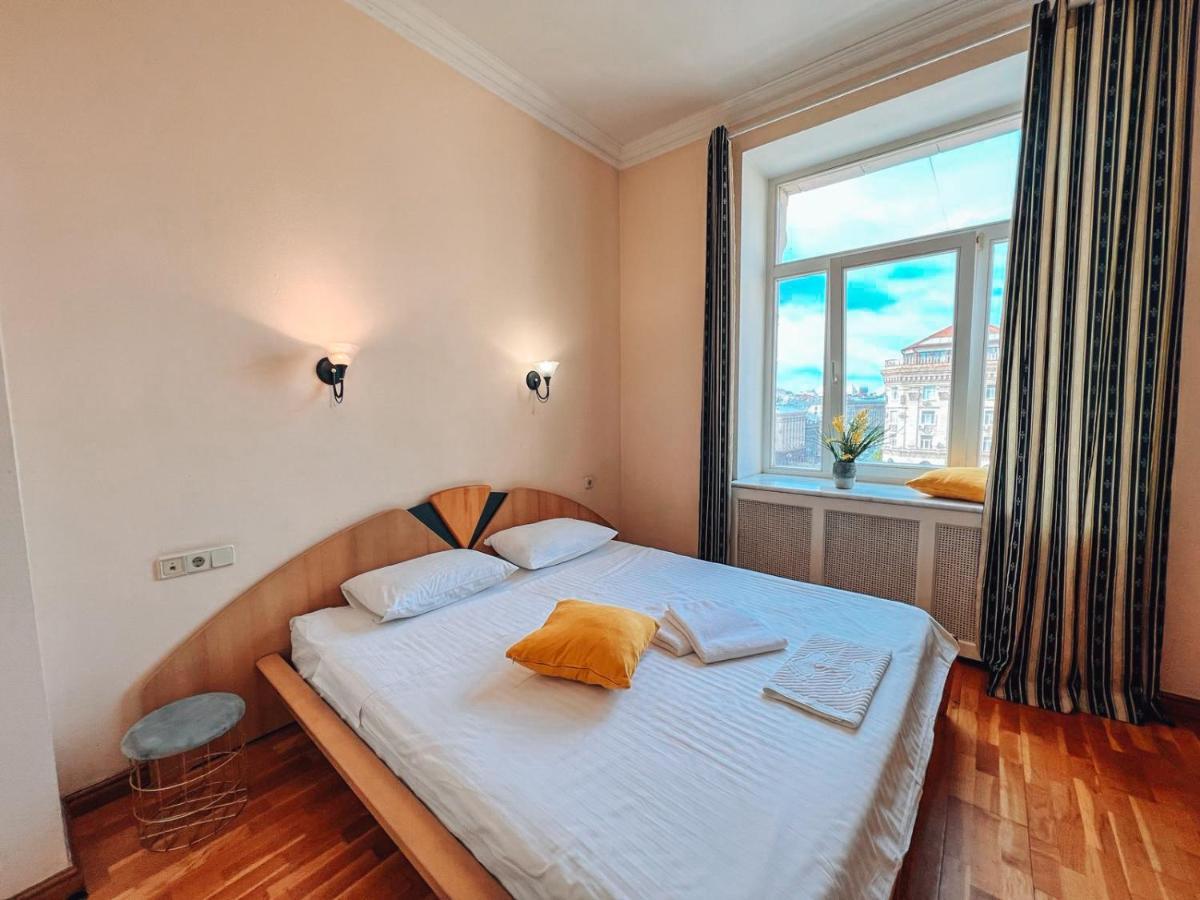 Apartments Rentals Ukraine On Kreshchatik Kiev Esterno foto