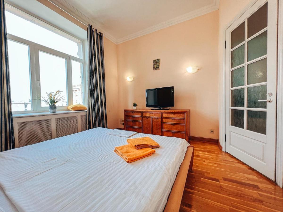 Apartments Rentals Ukraine On Kreshchatik Kiev Esterno foto