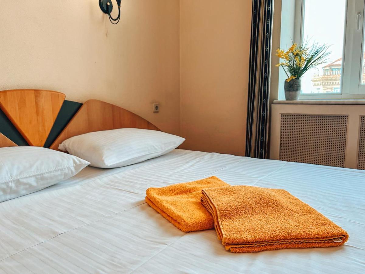 Apartments Rentals Ukraine On Kreshchatik Kiev Esterno foto