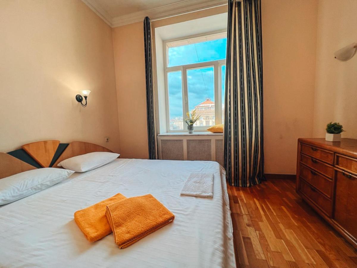 Apartments Rentals Ukraine On Kreshchatik Kiev Esterno foto