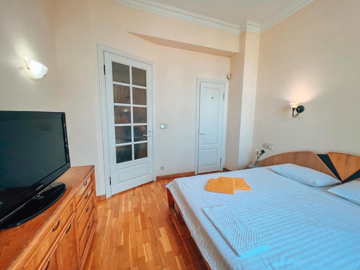 Apartments Rentals Ukraine On Kreshchatik Kiev Esterno foto