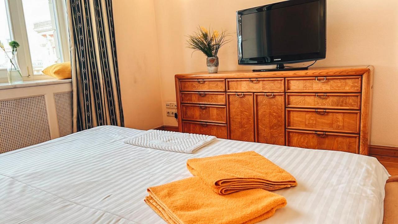 Apartments Rentals Ukraine On Kreshchatik Kiev Esterno foto