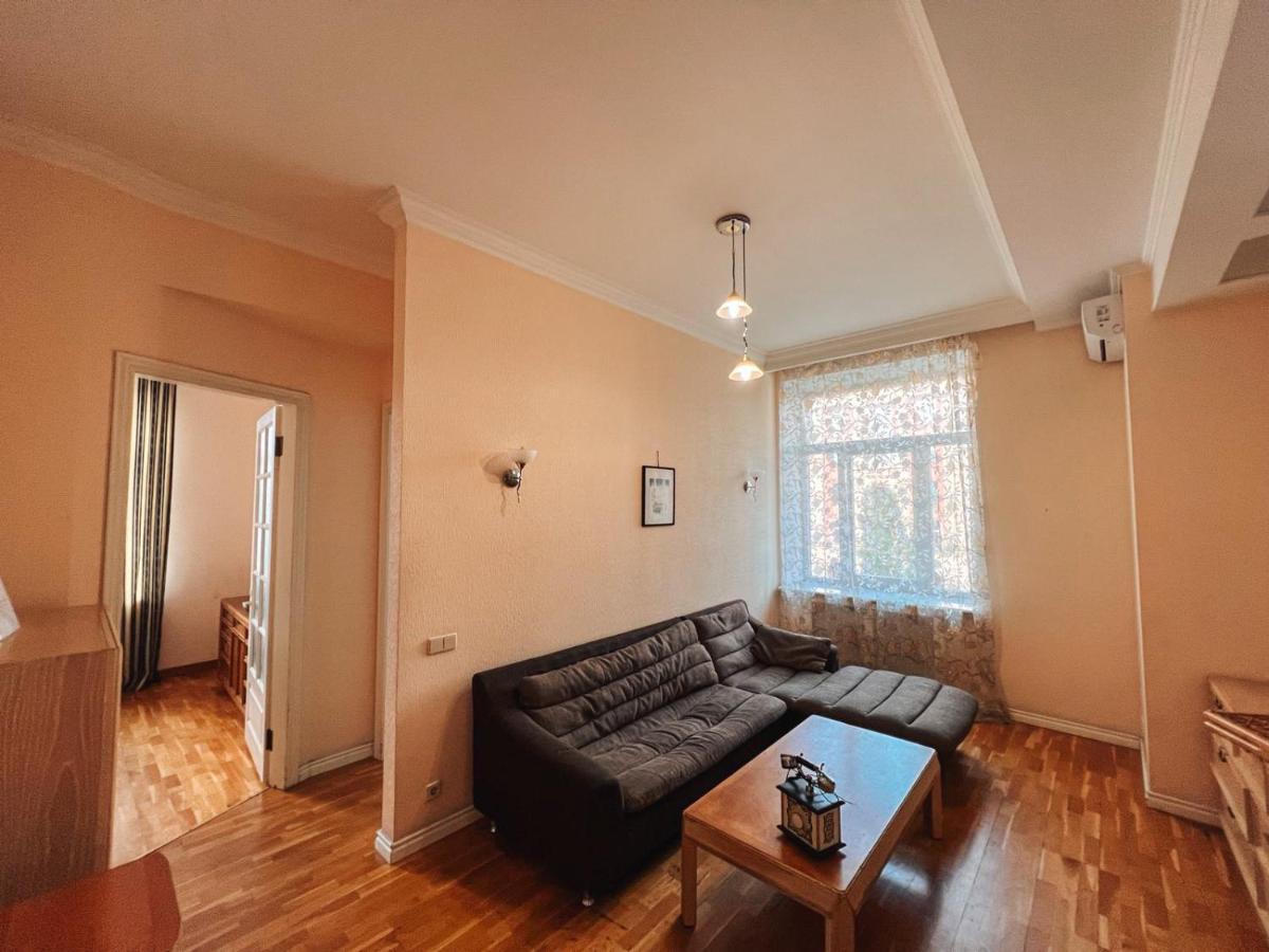 Apartments Rentals Ukraine On Kreshchatik Kiev Esterno foto