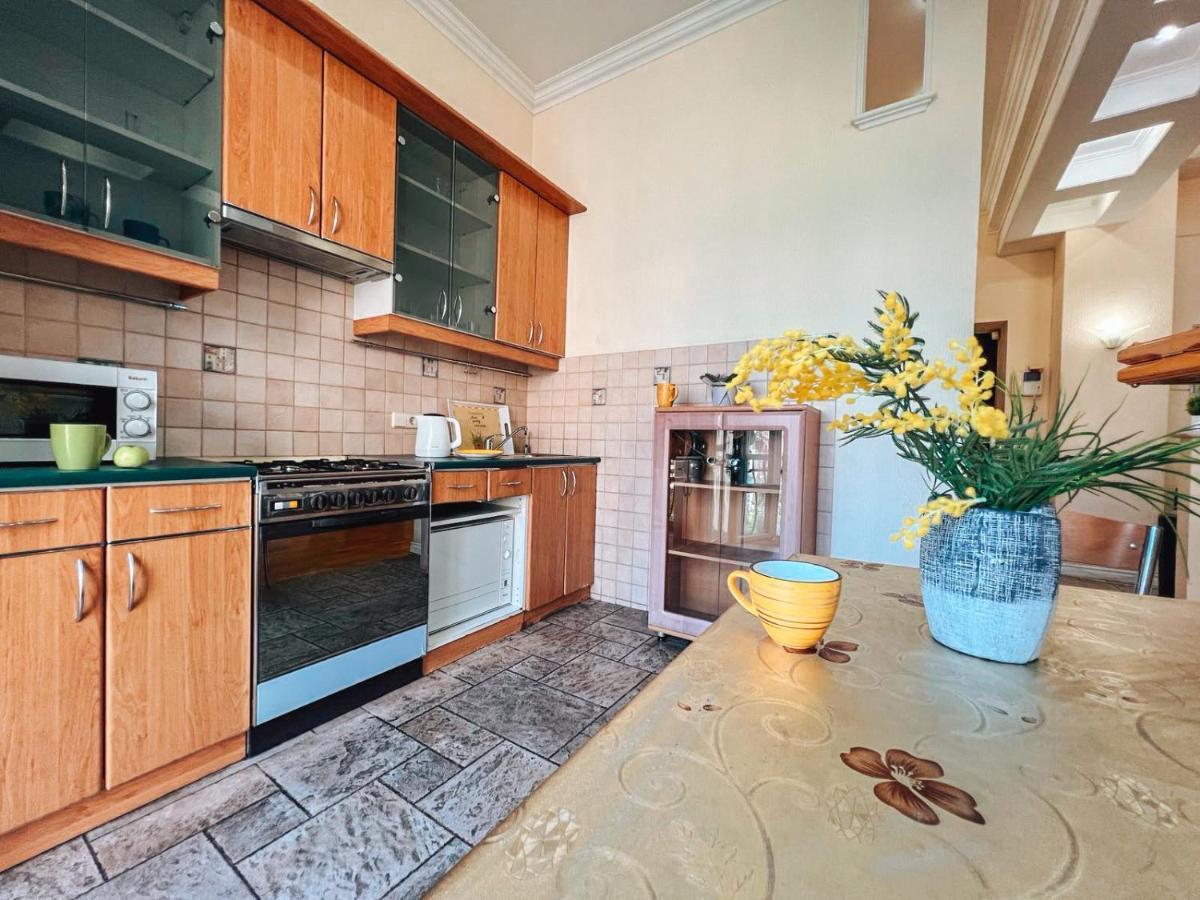 Apartments Rentals Ukraine On Kreshchatik Kiev Esterno foto