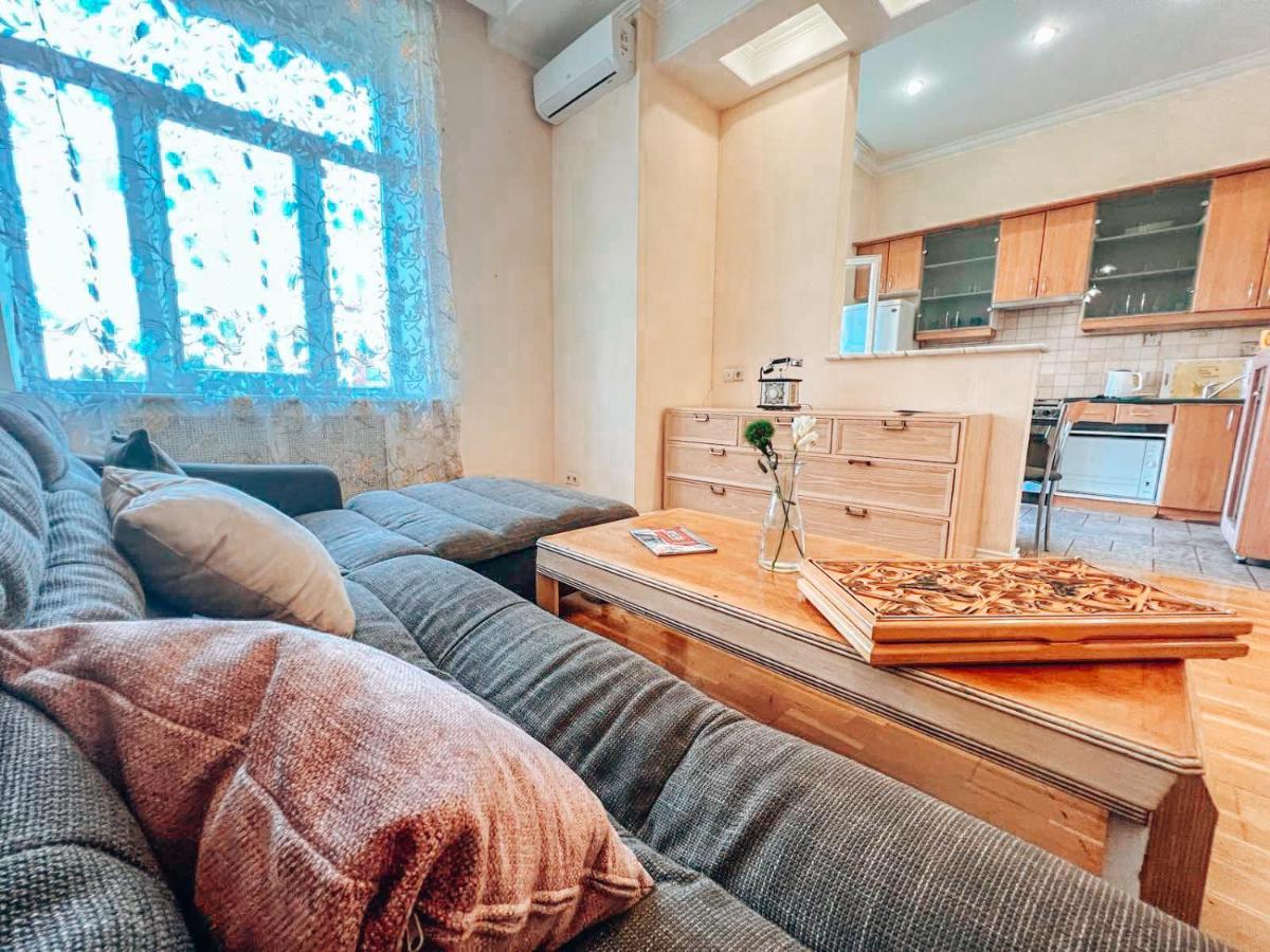 Apartments Rentals Ukraine On Kreshchatik Kiev Esterno foto