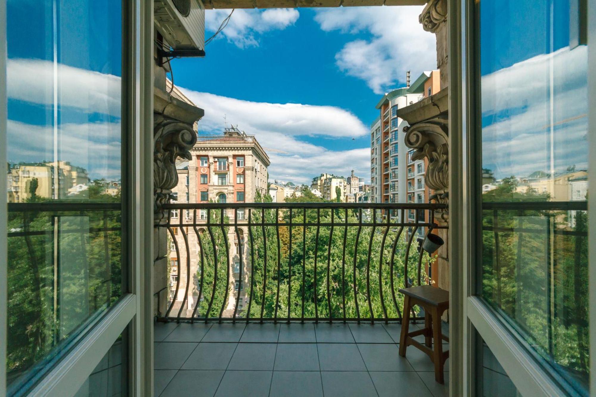 Apartments Rentals Ukraine On Kreshchatik Kiev Esterno foto