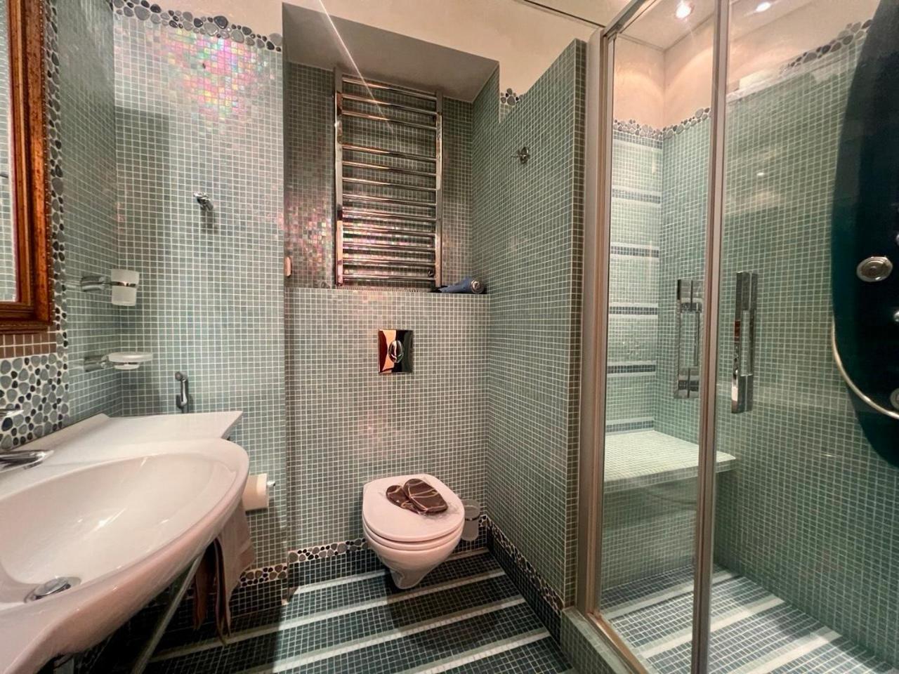 Apartments Rentals Ukraine On Kreshchatik Kiev Esterno foto