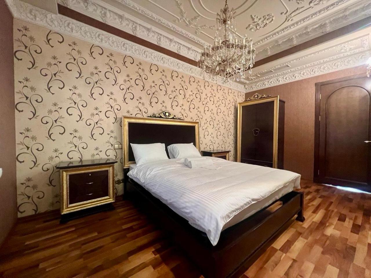 Apartments Rentals Ukraine On Kreshchatik Kiev Esterno foto