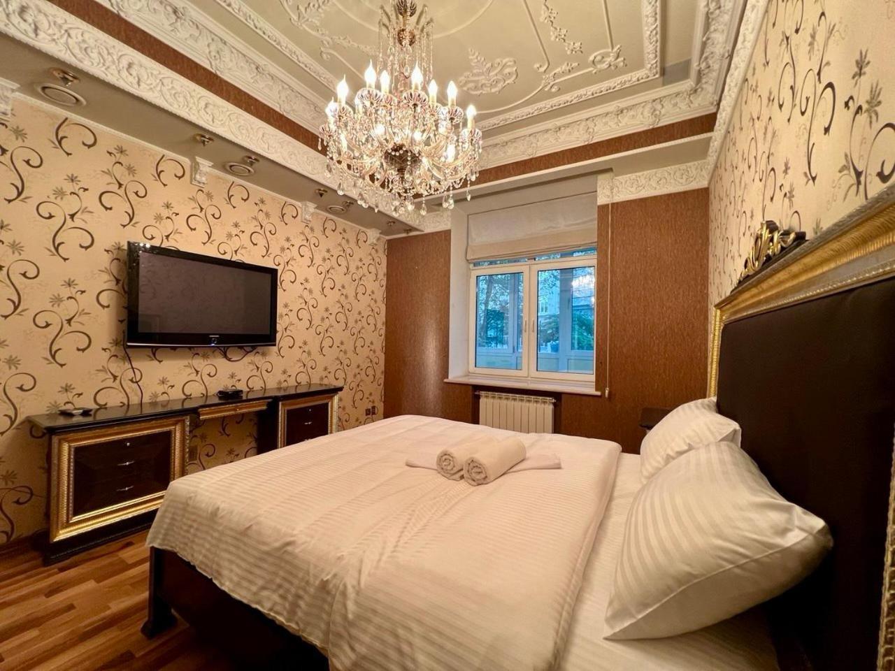 Apartments Rentals Ukraine On Kreshchatik Kiev Esterno foto