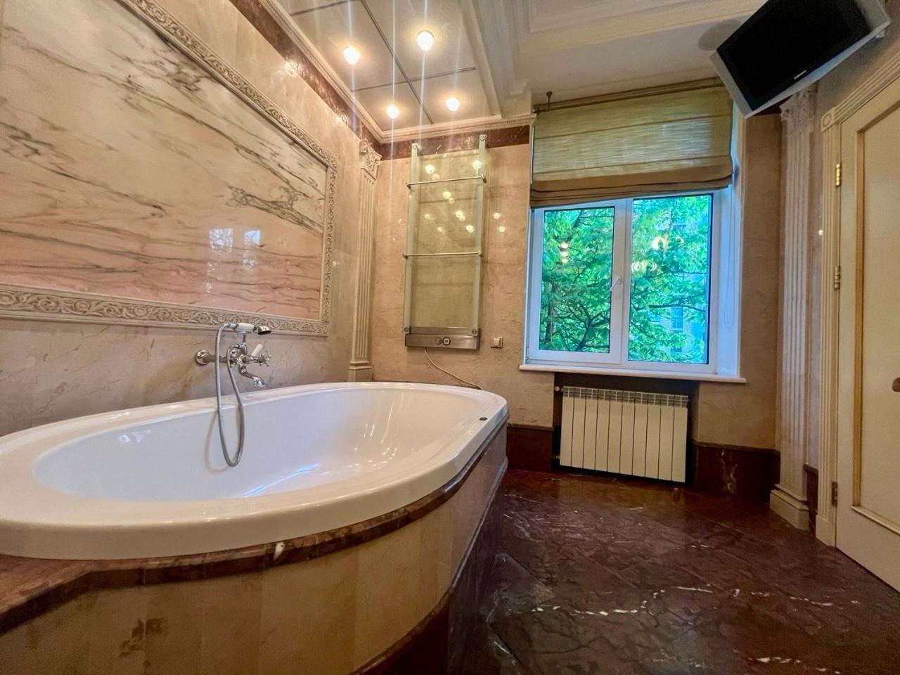 Apartments Rentals Ukraine On Kreshchatik Kiev Esterno foto
