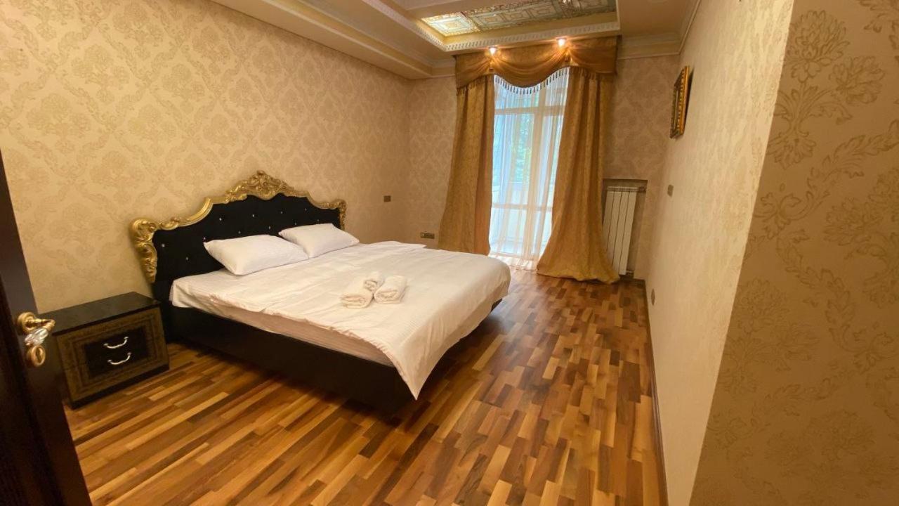 Apartments Rentals Ukraine On Kreshchatik Kiev Esterno foto